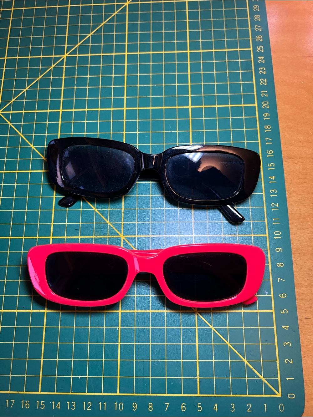 Pair of red and black rectangle sunglasses OS